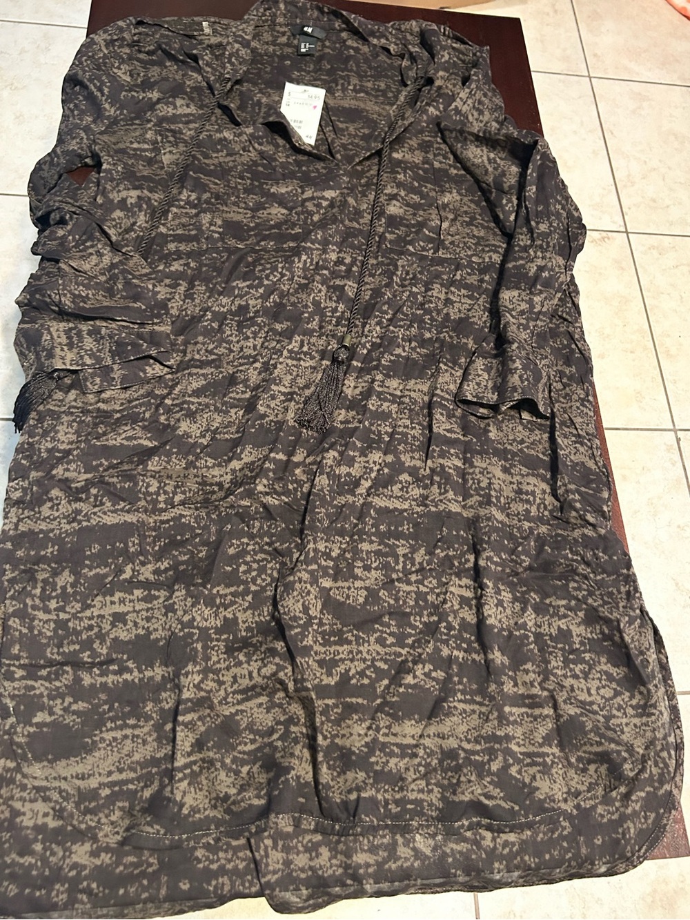 H&M light weight Black and Taupe Patterned Mini Dress